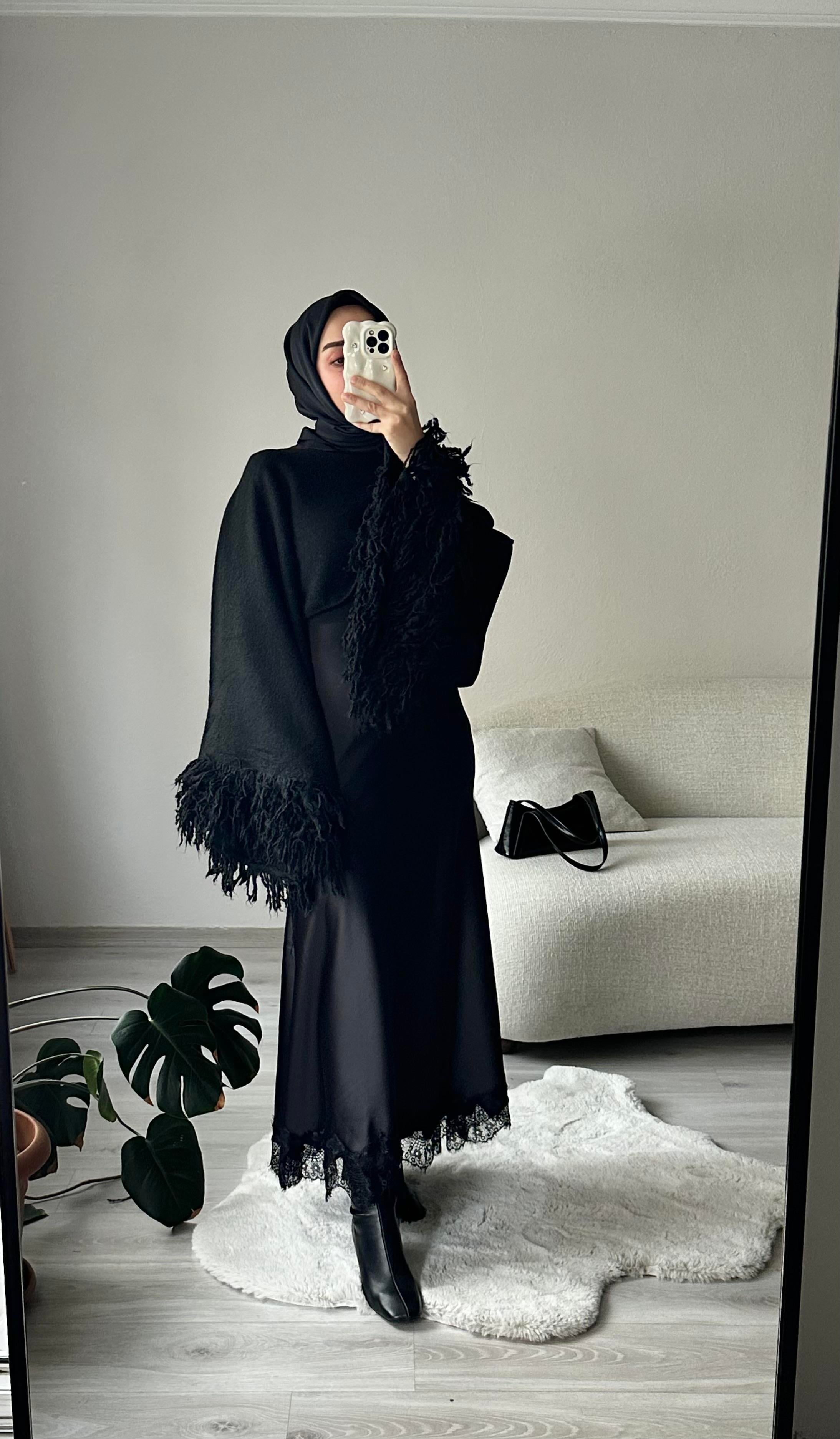 Siyah Etek Ucu Dantelli Saten Etek