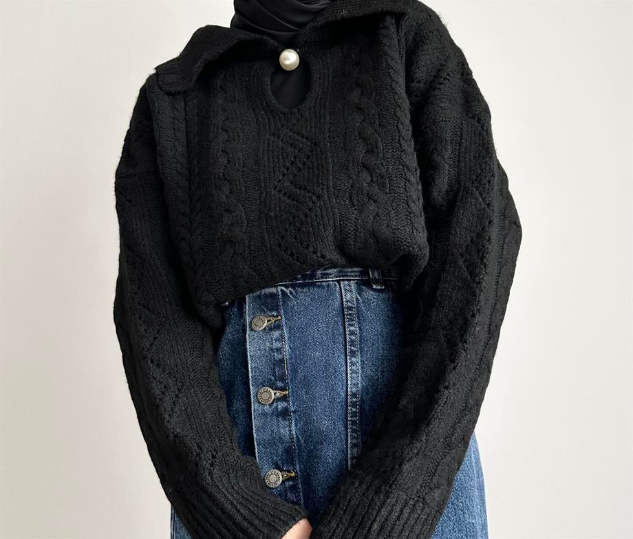 Siyah İnci Düğme Örme Kazak