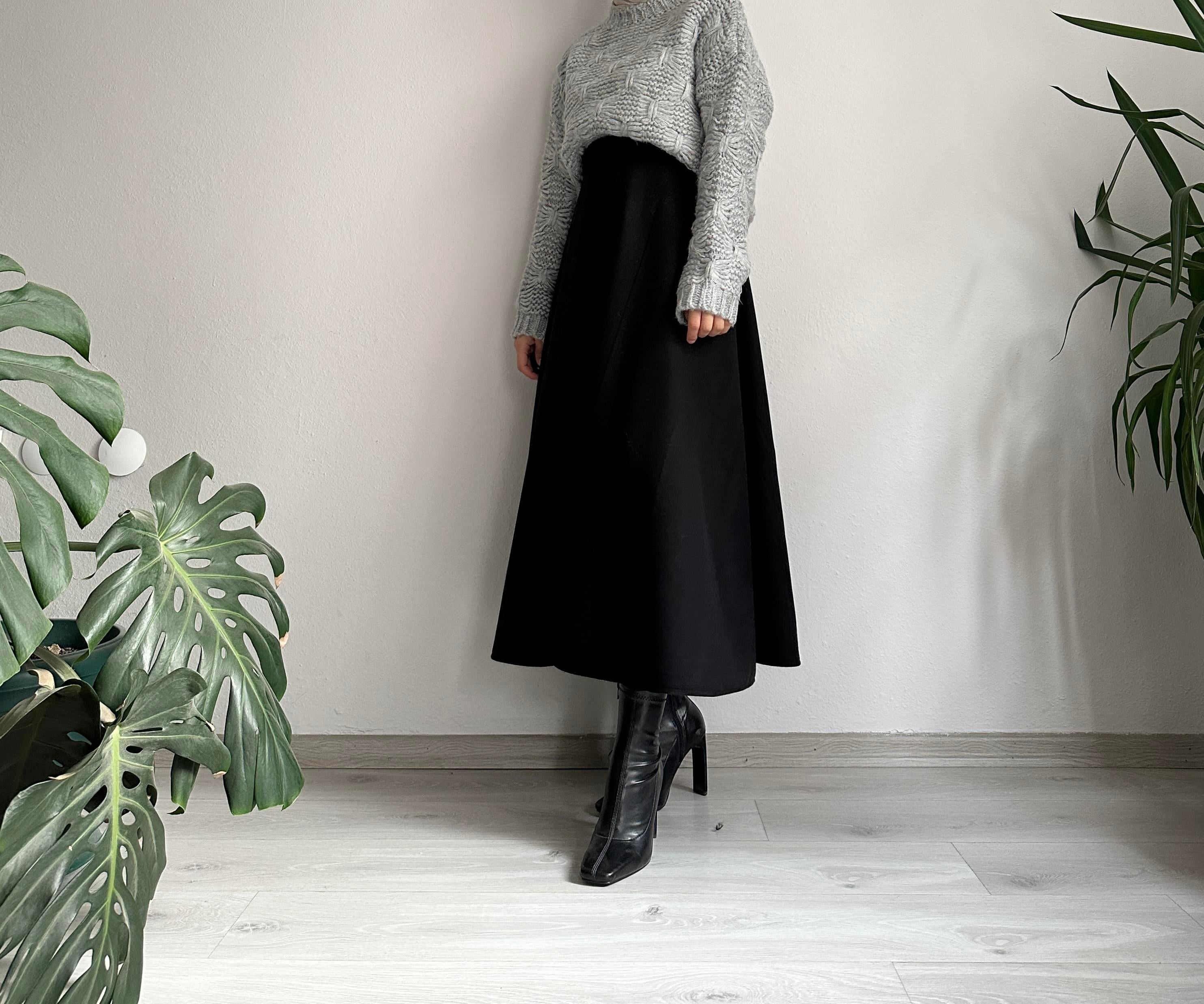 Siyah Kaşe Kloş Etek