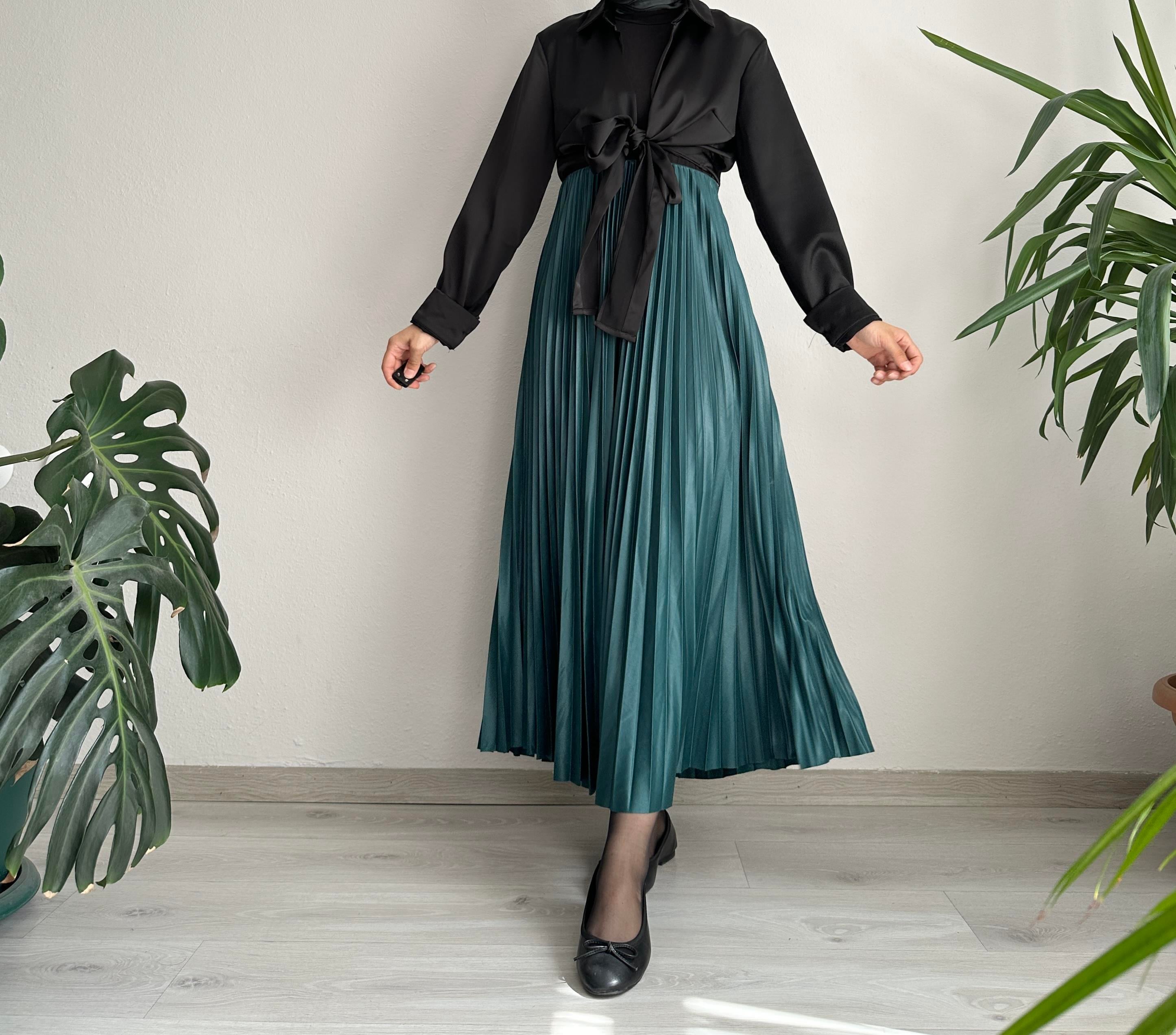 Zümrüt İnce Piliseli Etek