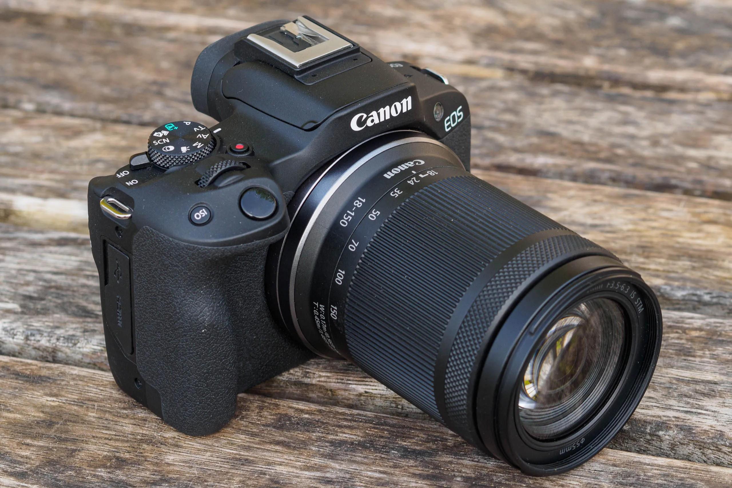 CANON EOS R50 + RF-S 18-150 mm f/3,5-6,3 IS STM Essential Kit