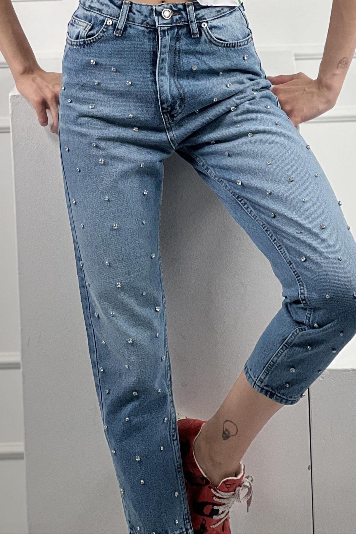 Kadın Mavi Mom Jeans Taş Çakım Detaylı  Denim Pantolon  % 100 Cotton 72738M2