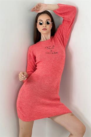 Bisiklet Yaka Nakış Detaylı Triko Elbise - Mercan