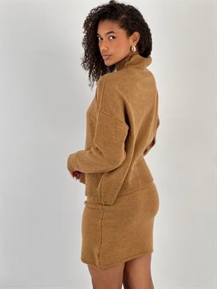 Düşük Omuz Boğazlı Kazak Mini Etek Camel Takım