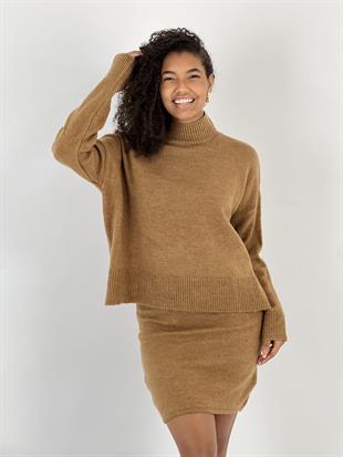 Düşük Omuz Boğazlı Kazak Mini Etek Camel Takım