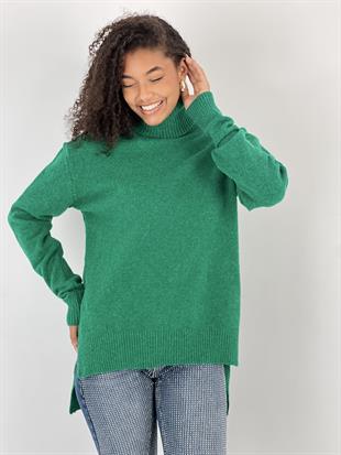 Düşük Omuzlu Yanları Yırtmaçlı Boğazlı Yeşil Kazak