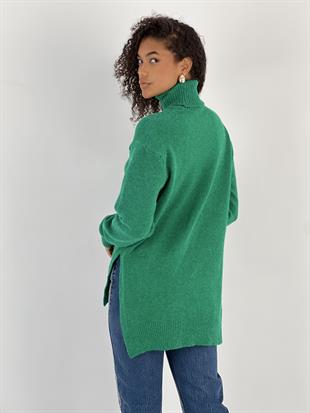 Düşük Omuzlu Yanları Yırtmaçlı Boğazlı Yeşil Kazak