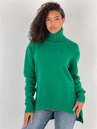 Düşük Omuzlu Yanları Yırtmaçlı Boğazlı Yeşil Kazak