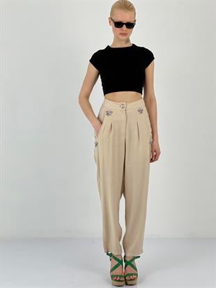 Kadın Aksesuar Detaylı Pileli Bej Pantolon
