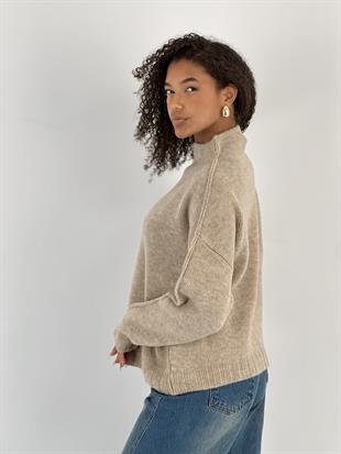 Kadın Dökümlü Yarım Balıkçı Yaka Bej Triko Kazak