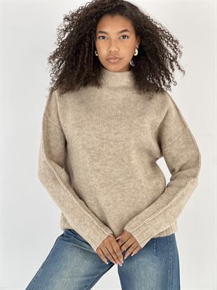 Kadın Dökümlü Yarım Balıkçı Yaka Bej Triko Kazak