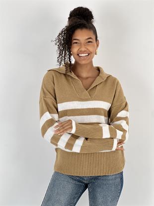 Kadın Geniş Yakalı Düşük Omuzlu Camel Çizgili Kazak