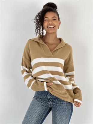 Kadın Geniş Yakalı Düşük Omuzlu Camel Çizgili Kazak