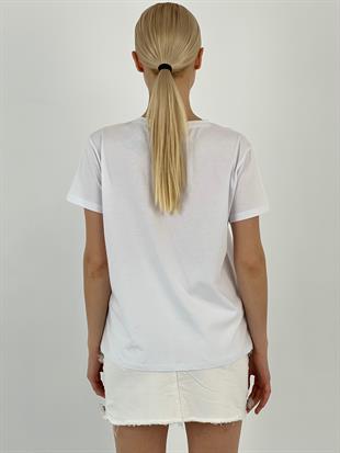 Kadın Göğsü İkili Çiçek Aksesuarlı Beyaz Tişört