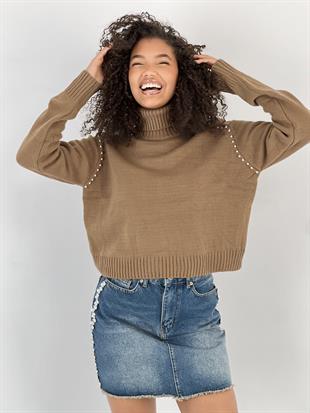 Kadın İnci Detaylı Kahverengi Balıkçı Yaka Triko Kazak