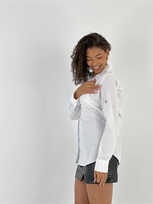 Kadın İnci Taş Detaylı Gizli Düğmeli Beyaz Gömlek