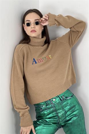 Kadın Kışlık Boğazlı Nakışlı Balıkçı Yaka Camel Triko Kazak
