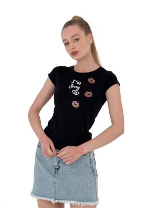 Kadın Öpücüklü Baskılı Kısa Kollu Dar Beyaz Tişört