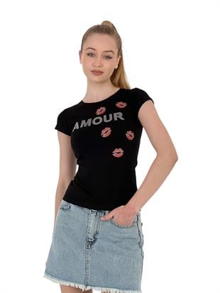 Kadın Öpücüklü Taşlı Kısa Kollu Dar Beyaz Tişört