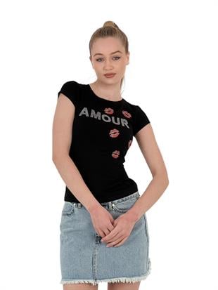 Kadın Öpücüklü Taşlı Kısa Kollu Dar Beyaz Tişört