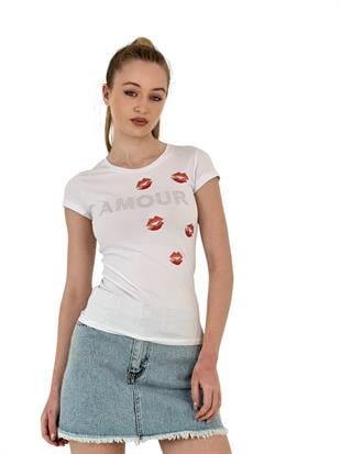 Kadın Öpücüklü Taşlı Kısa Kollu Dar Beyaz Tişört