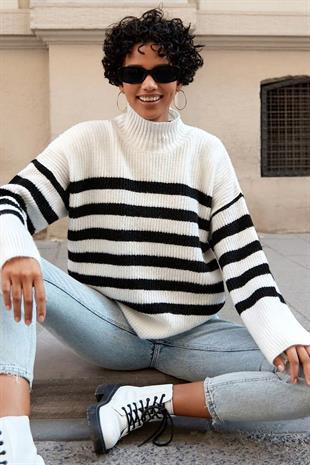 Kadın Oversize Boğazlı Uzun Kışlık Çizgili Ekru Triko Kazak