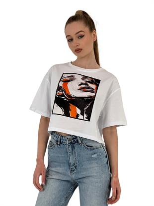 Kadın Oversize Kız Baskılı Kısa Beyaz Crop Tişört