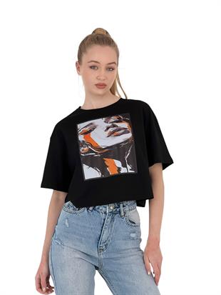 Kadın Oversize Kız Baskılı Kısa Beyaz Crop Tişört