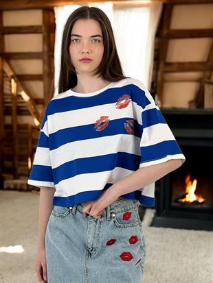 Mavi Beyaz Çizgili Oversize Tişört - Dudak Baskı Detaylı