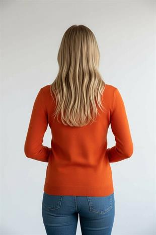 Turuncu Göğüs Dekolteli Kadın Triko Kazak
