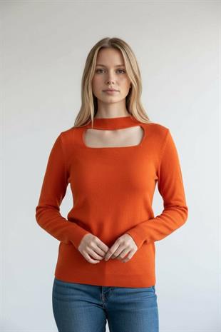 Turuncu Göğüs Dekolteli Kadın Triko Kazak