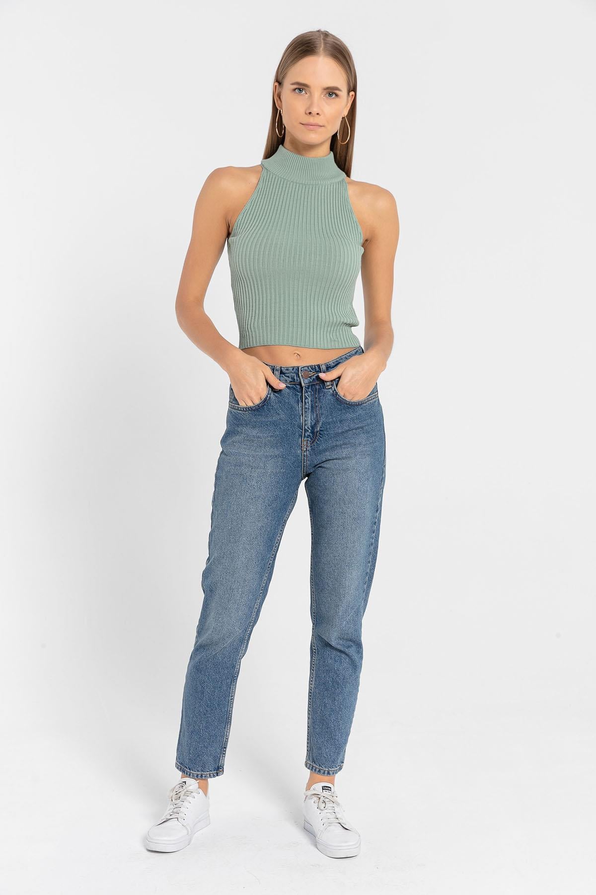 Kadın Kolsuz Slim Fit Boğazlı Fitilli Kısa Antrasit Triko Crop · 83