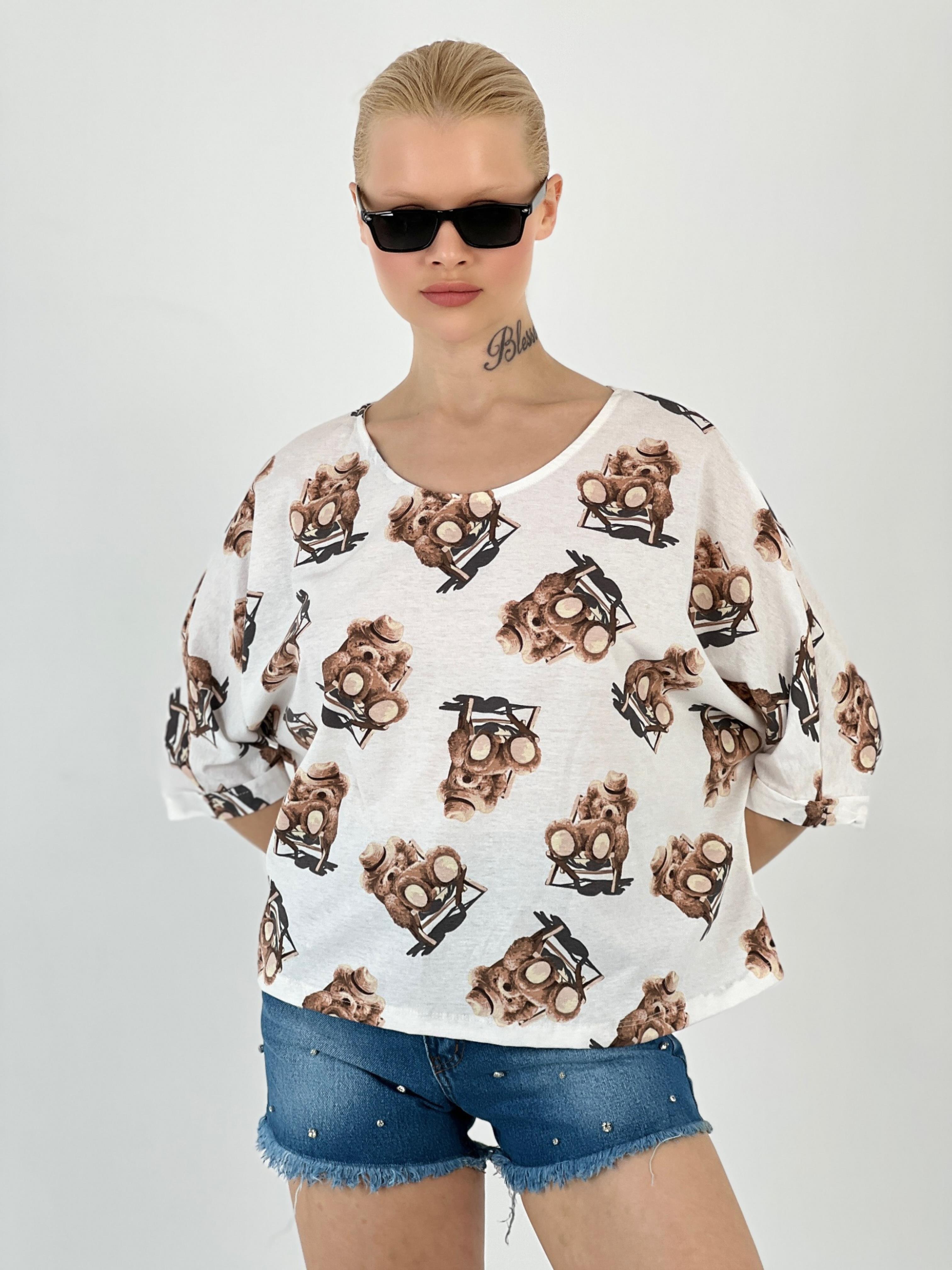 Kadın Ayıcık Desenli Ekru Oversize Tişört · 2