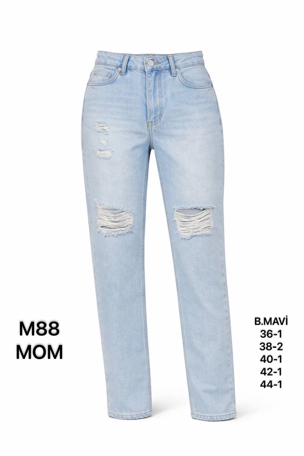 Kadın Buz Mavi Yırtık Detaylı Mom Jean Pantolon · 2