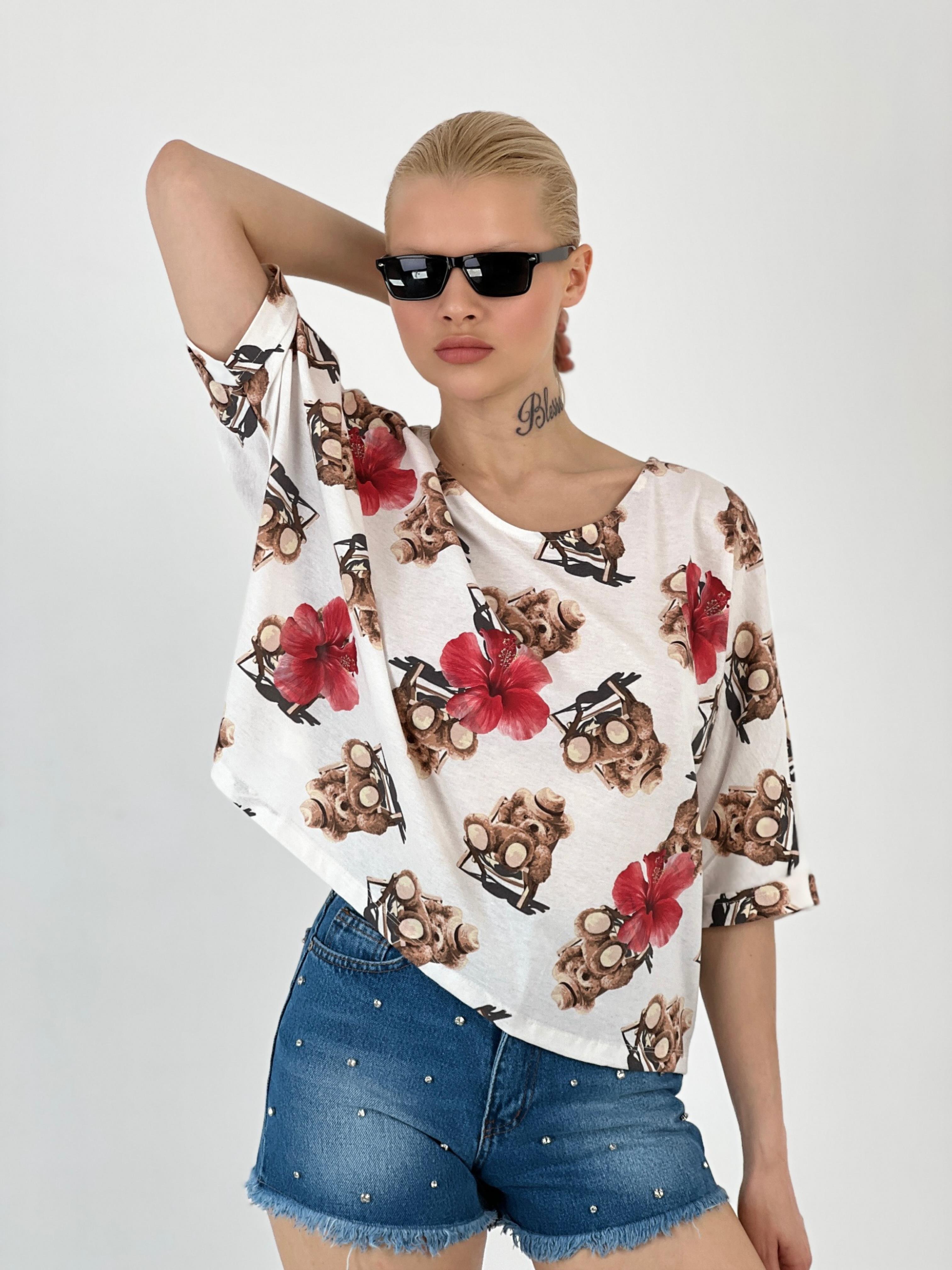 Kadın Ekru Oversize Ayıcık ve Çiçek Baskılı Tişört · 4