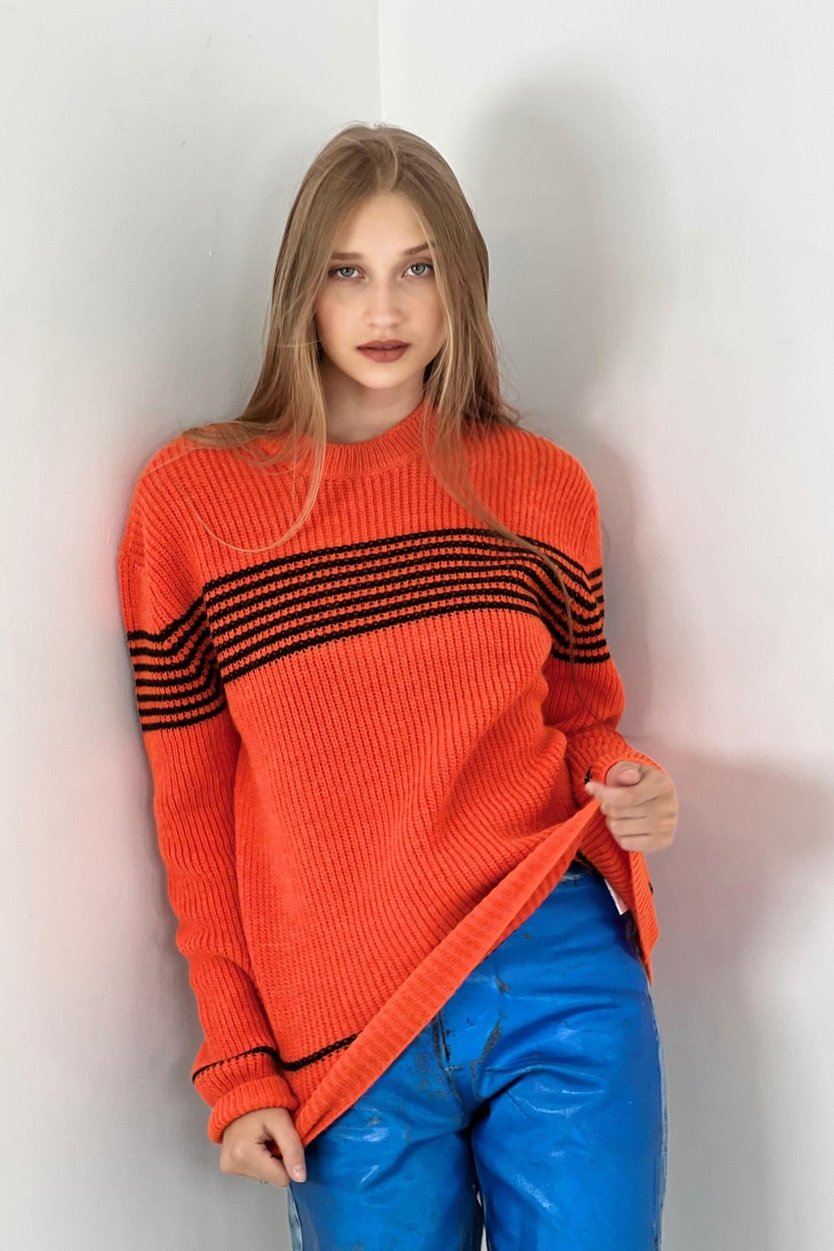 Kadın Oversize Bisiklet Yaka Kışlık Uzun Turuncu Triko Kazak · 5