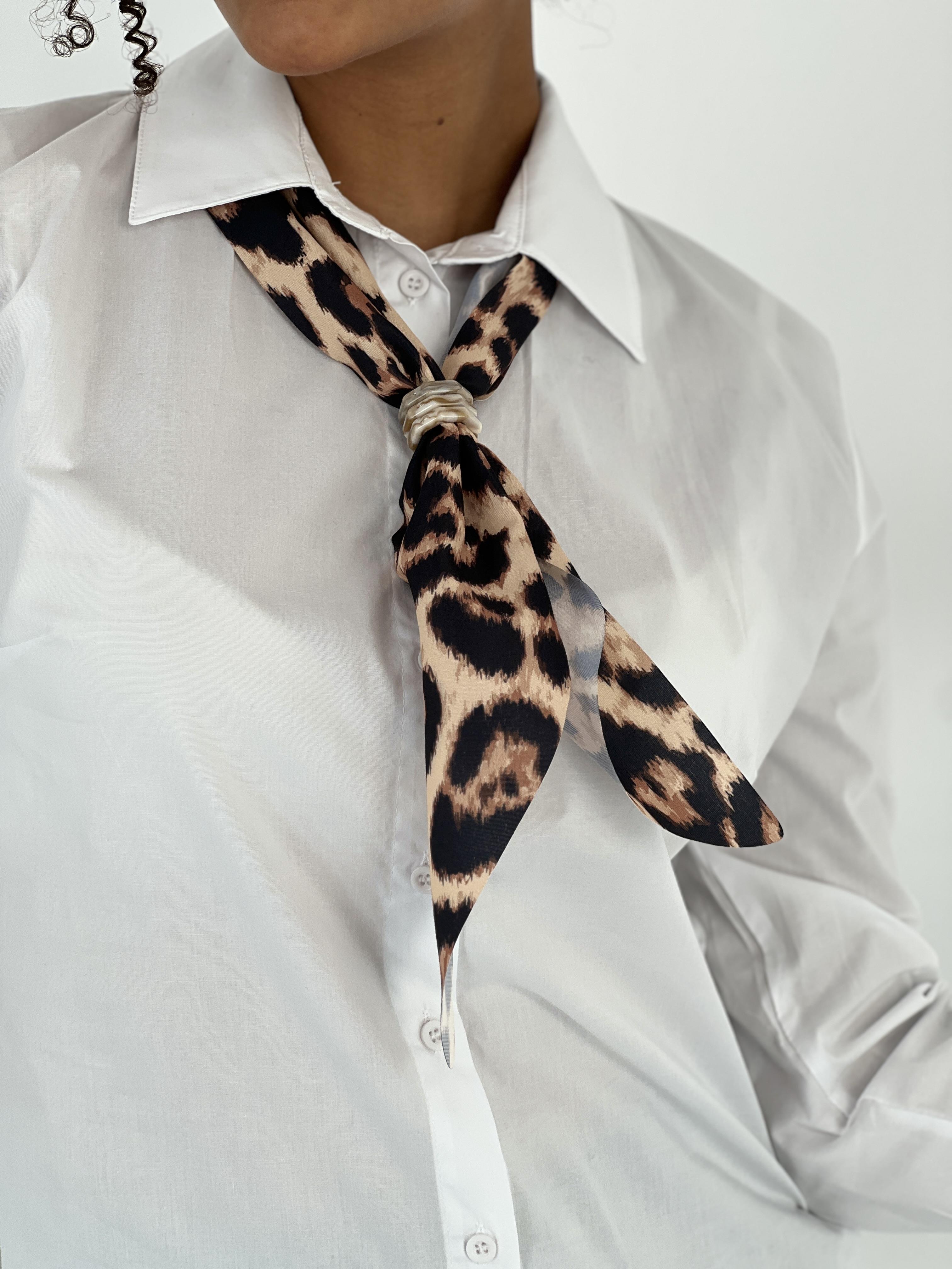 Leopar Fular Detaylı Beyaz Gömlek · 6