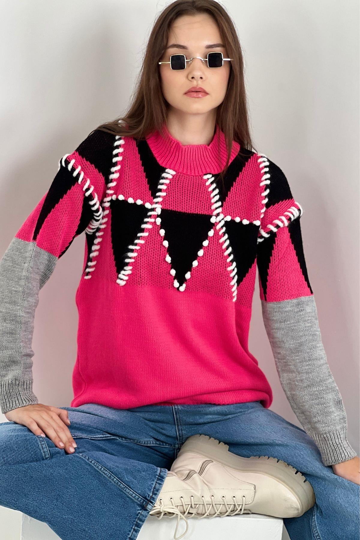 Kadın Balıkçı Yaka El İşlemeli Oversize Pembe Triko Kazak