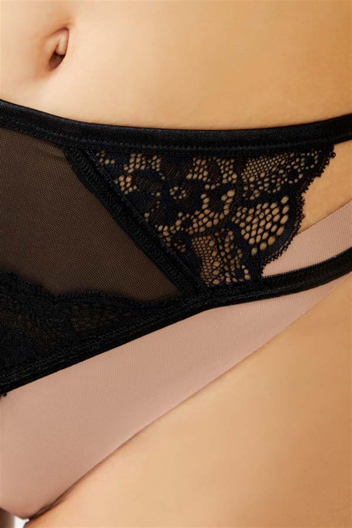 381100068-WH Lace C-String