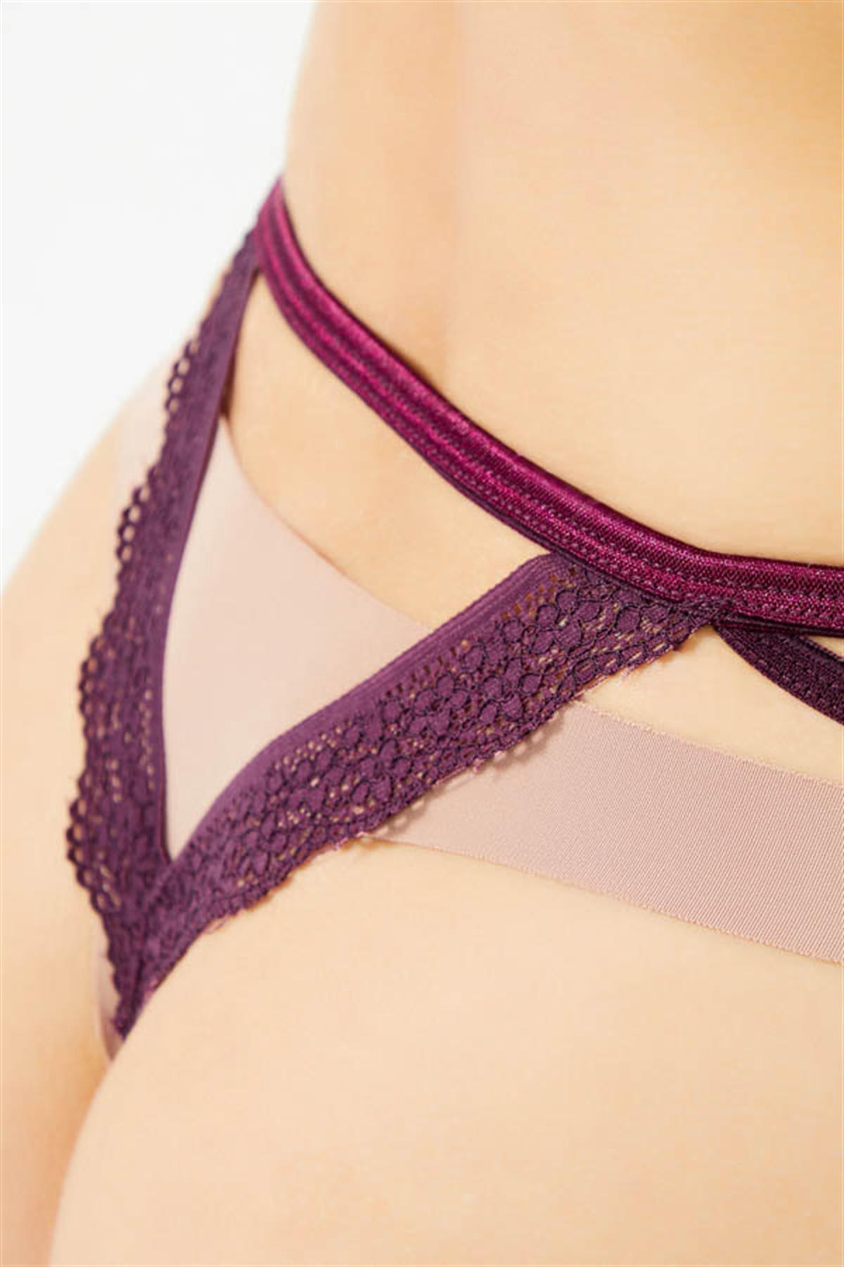 381100068-WH Lace C-String