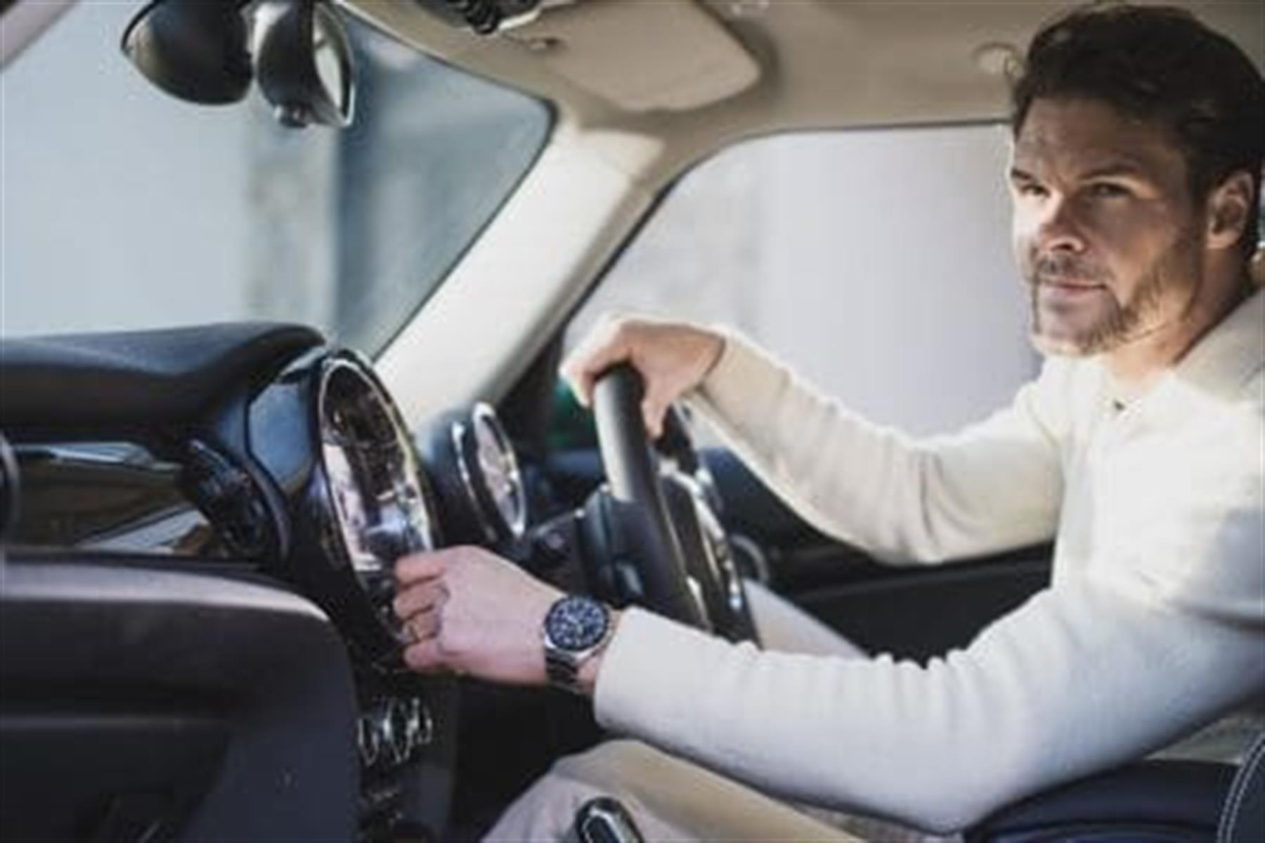 Edifice Casio ECB-950DB-2ADF  Erkek Kol Saati