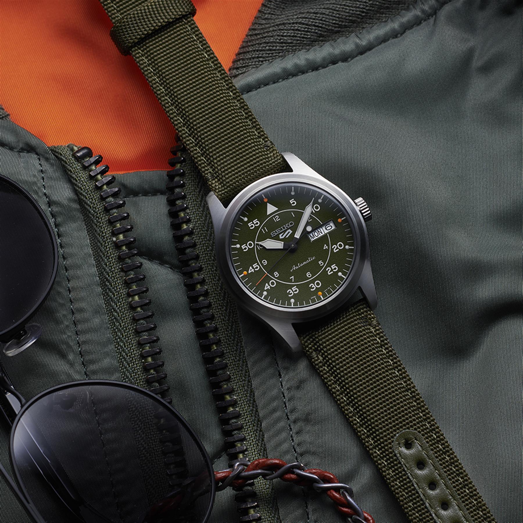 Seiko 5 Sports SRPH29K Otomatik Erkek Kol Saati