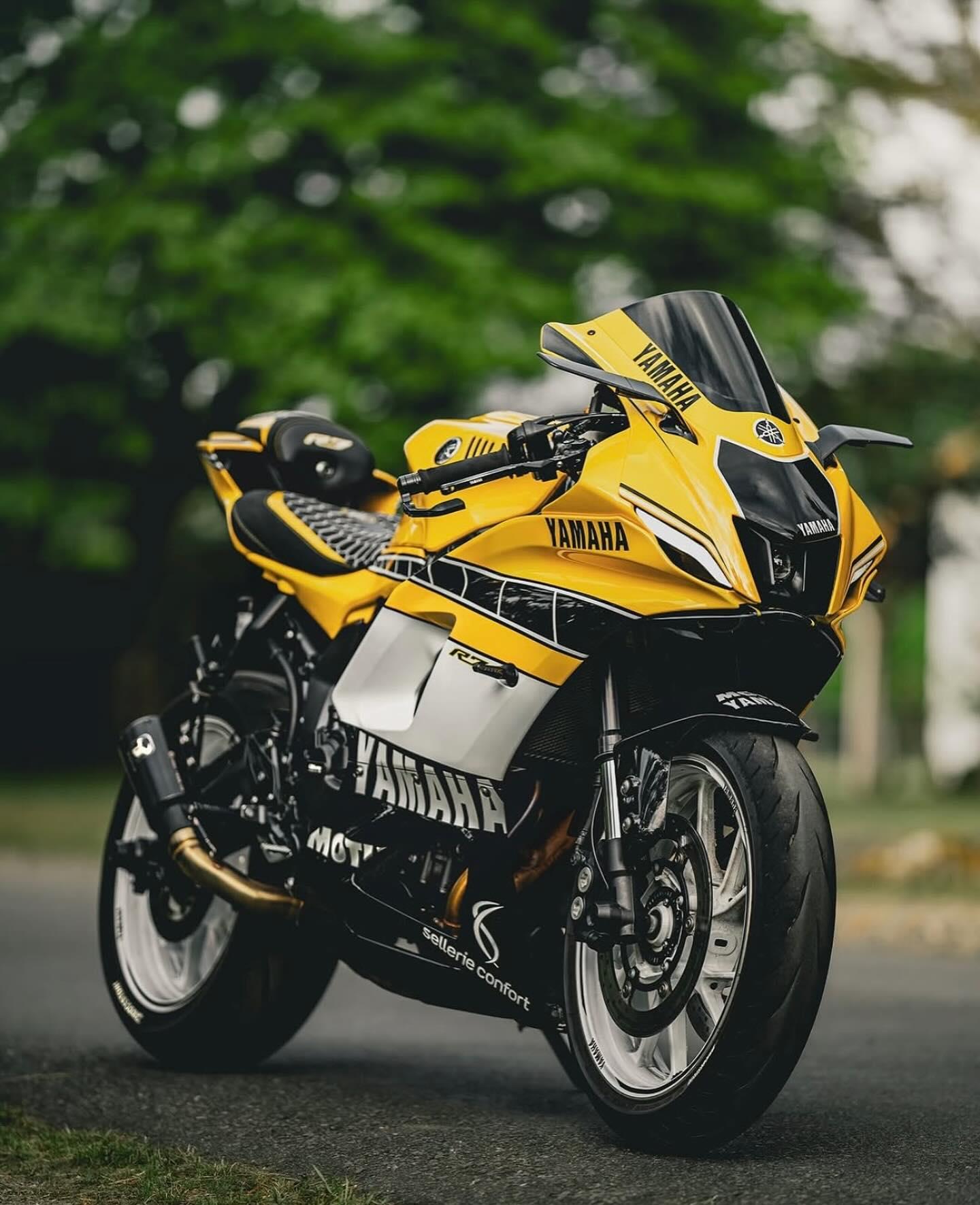 Yamaha YZF R7 40. Yıl Sarı Siyah Beyaz Model