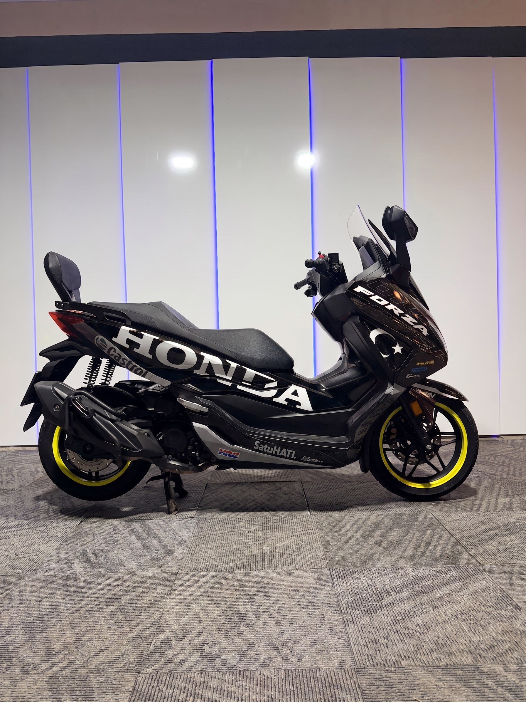 Honda Forza Özel Tasarım Siyah Beyaz