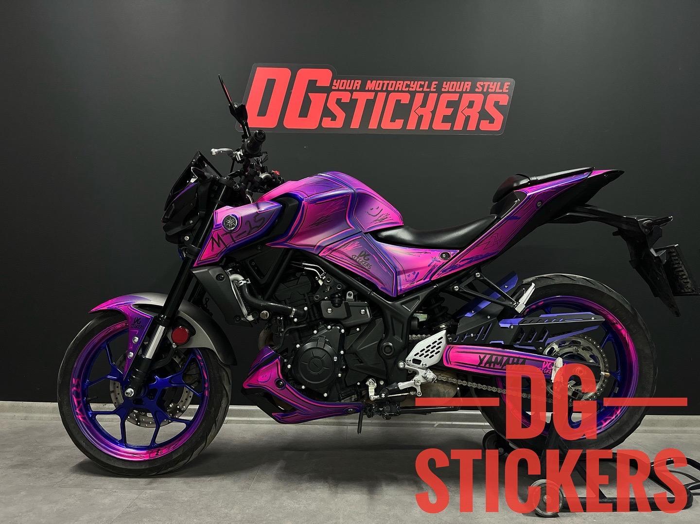 Yamaha MT25 Cartoon Effect Degrade Mor Pembe Sticker Etiket Modeli
