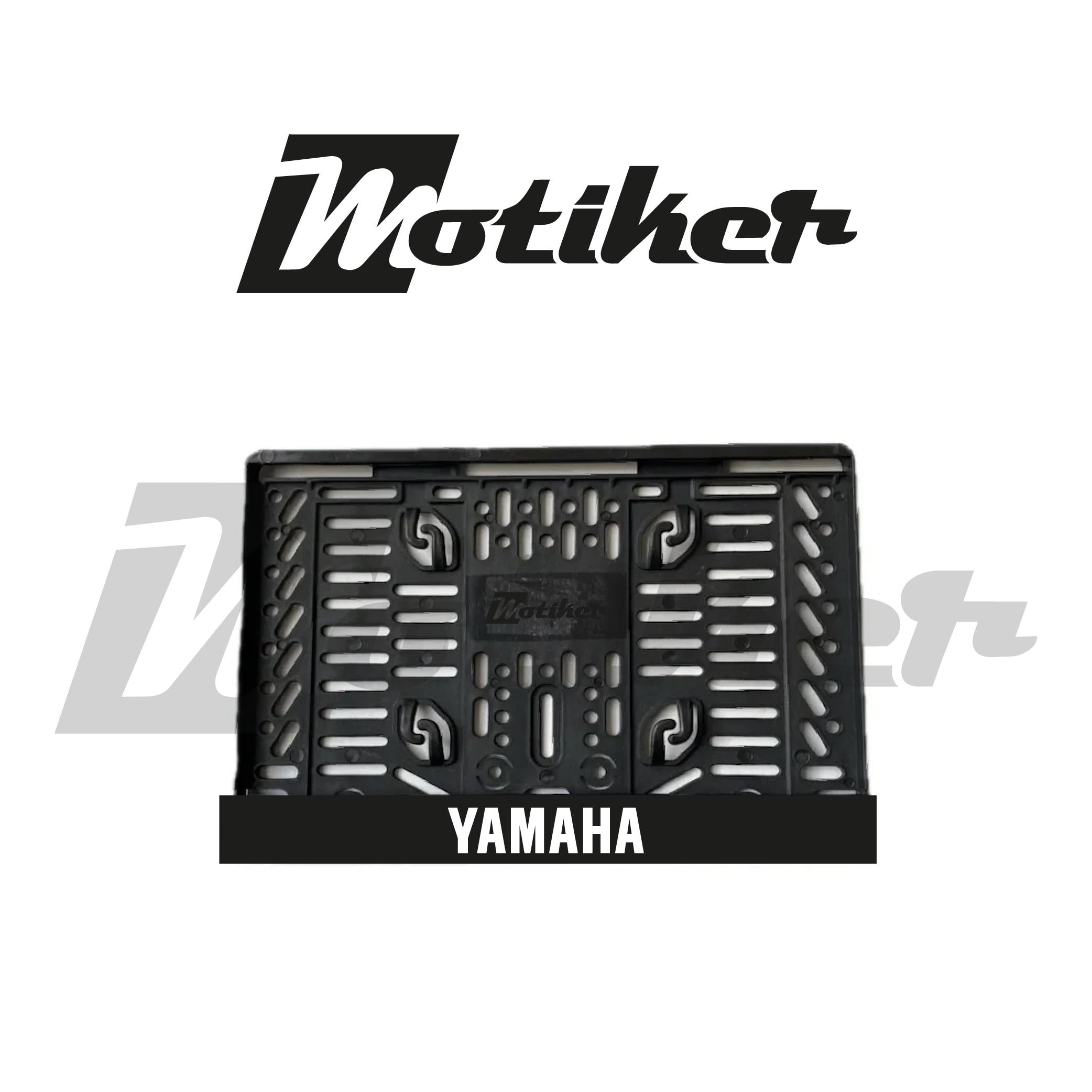 Pleksi Plakalık Siyah Üstüne Beyaz Yamaha Yazılı Tasarımlı Motosiklet Plakalık Modeli