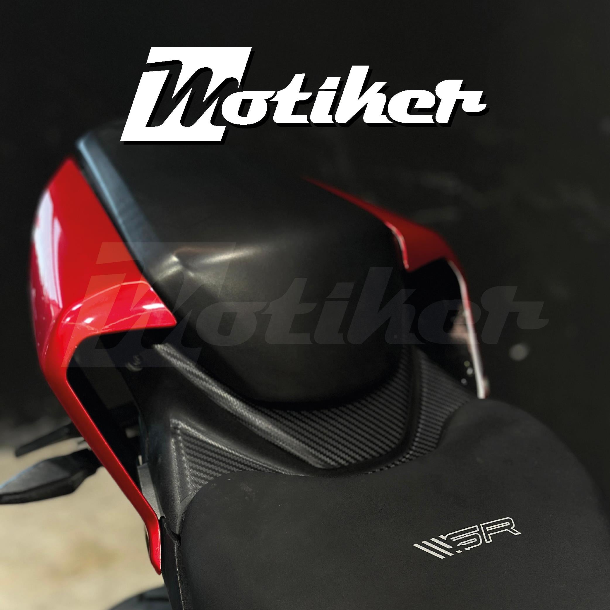 CFMOTO 450SR Arka Sele Ortası Karbon Sticker Etiket Modeli