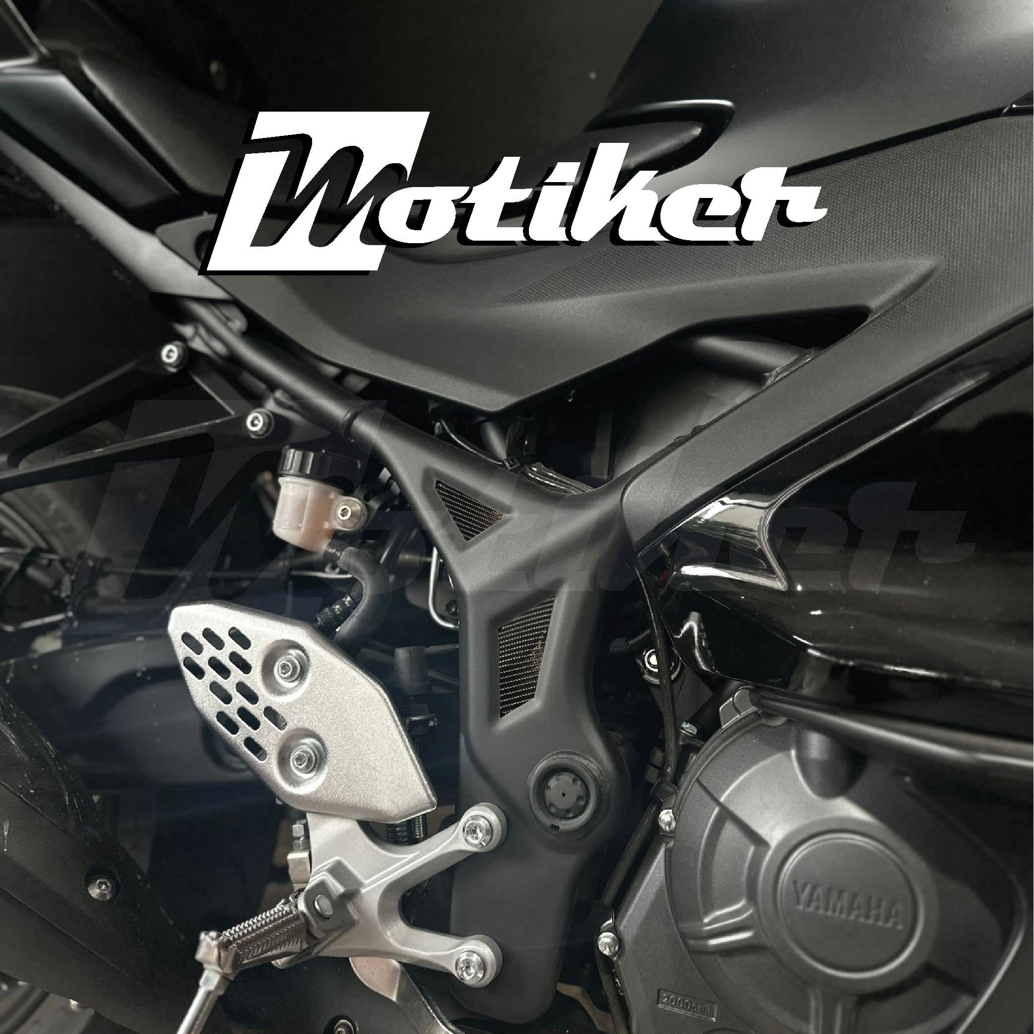 Yamaha YZF-R25 2025 Model Şase Orta Çift Parlak Karbon Kaplama Sticker Etiket Modeli
