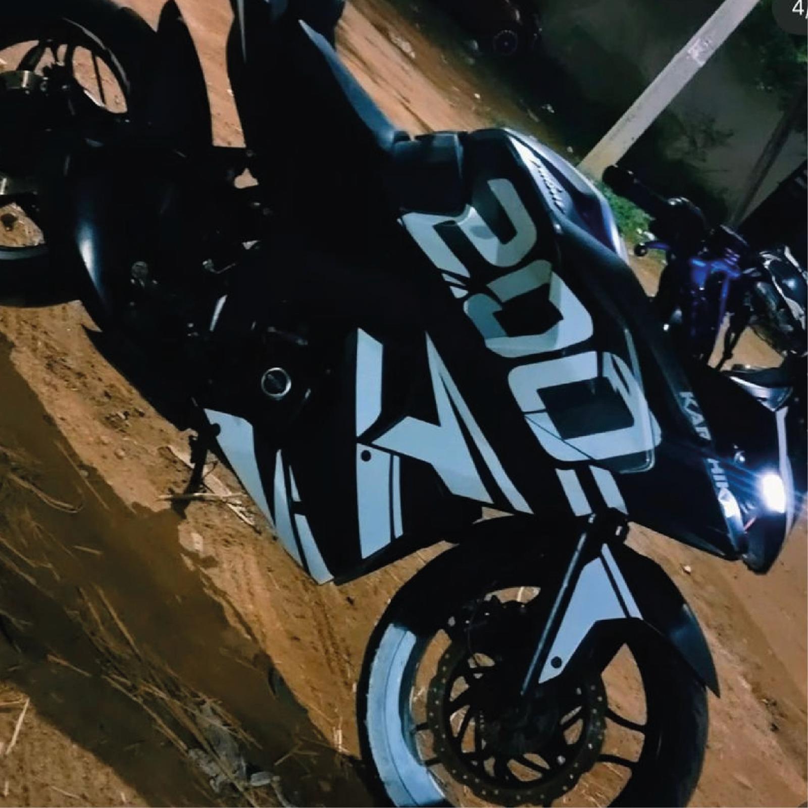 BAJAJ Pulsar RS200 Beyaz 200 Yazılı Tasarım Sticker Etiket Modeli