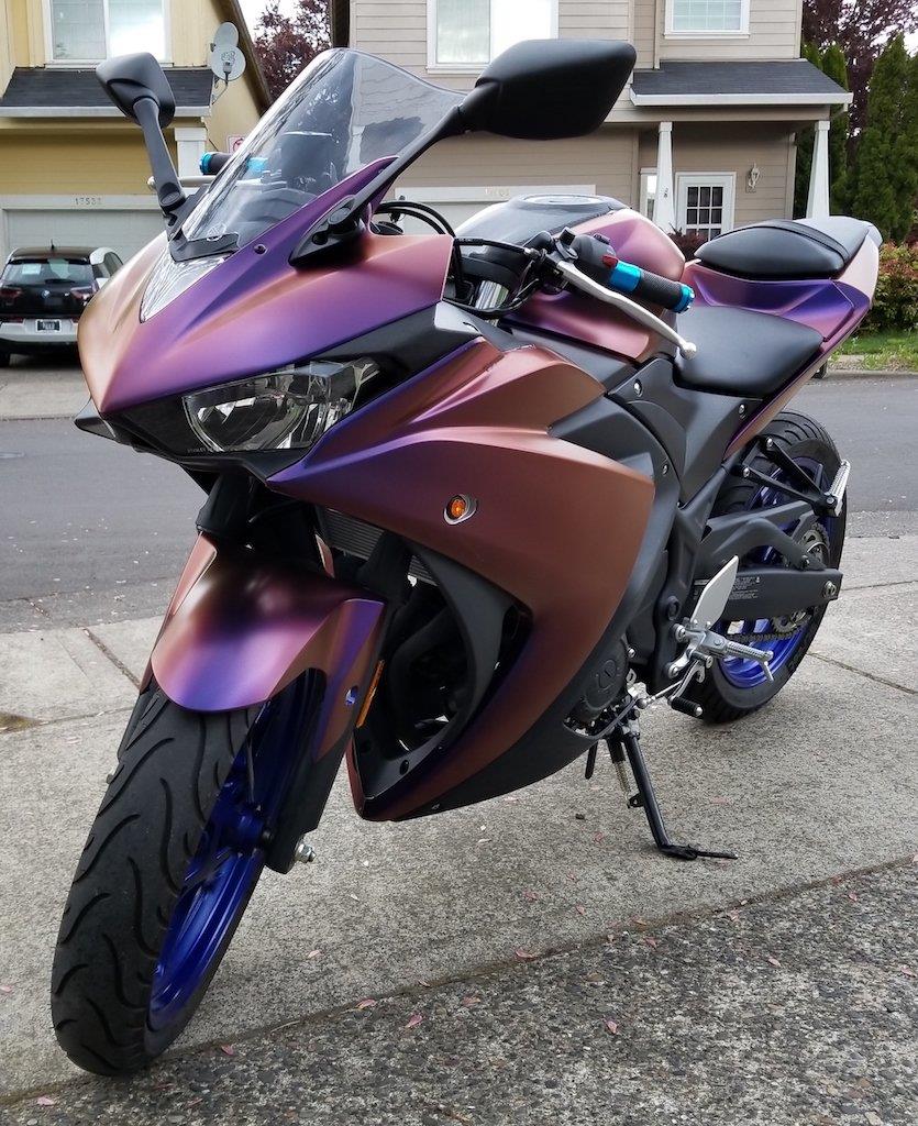 MARKALARAvery Denisson Roaring Thunder Supreme Motor Kaplama Folyosu